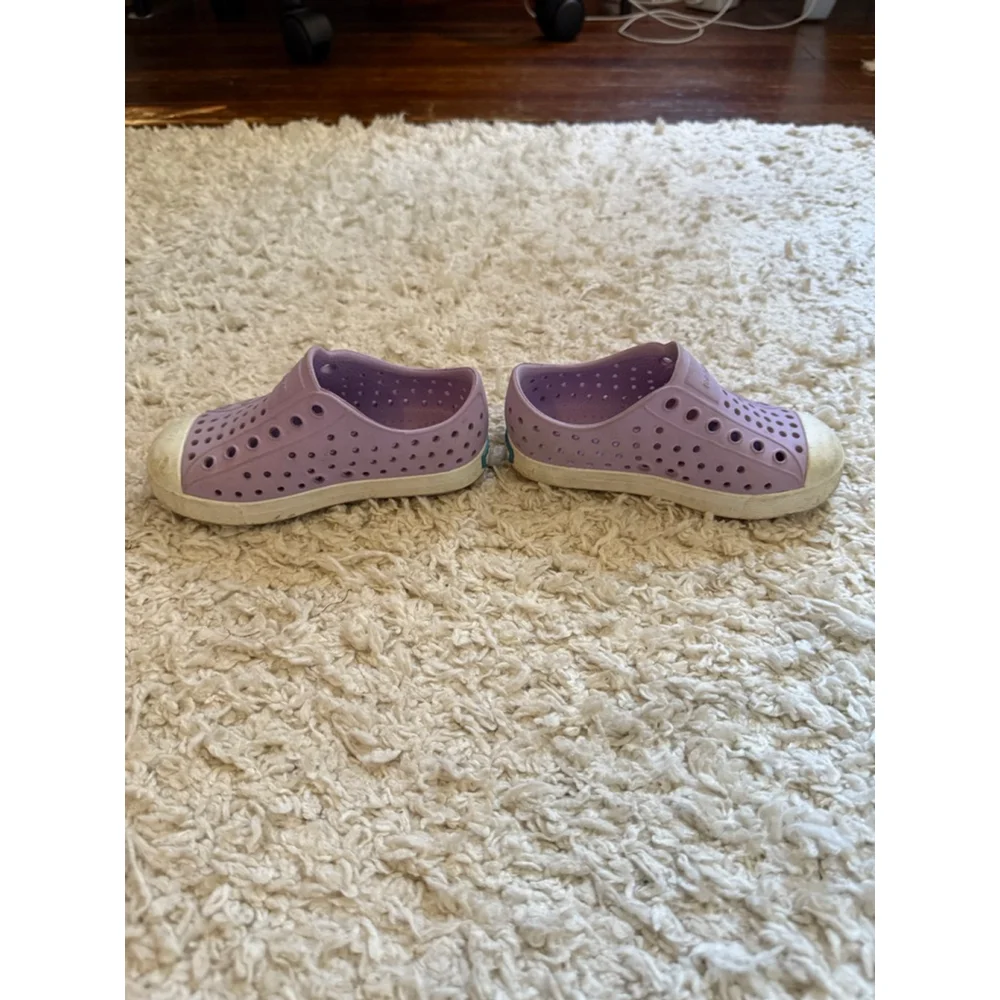 Kids Native Purple Cream Water Shoes Size 7
